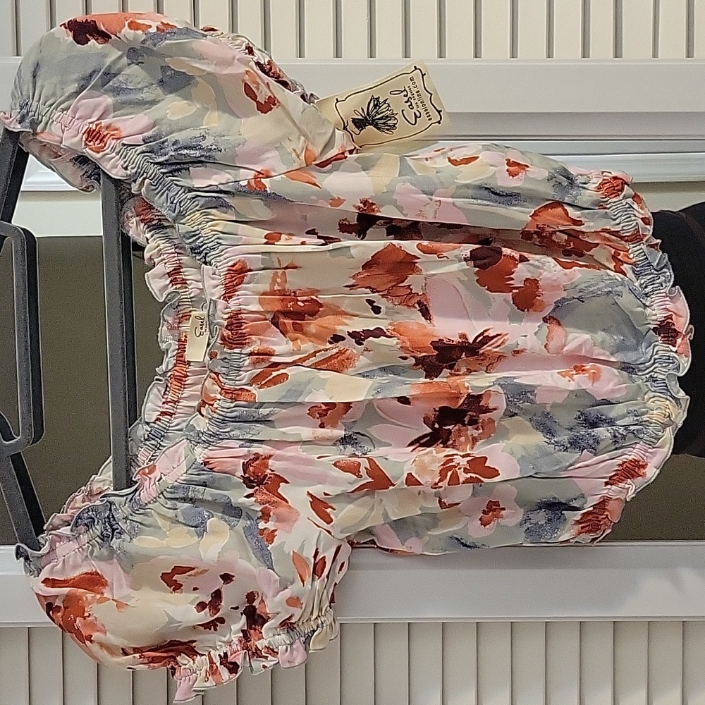 NWT, Easel Crop top, floral peasant crop top